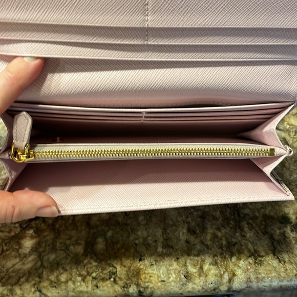 Pink Prada Saffiano wallet - Picture 5 of 5